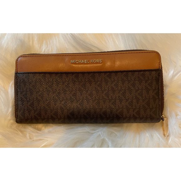 MINT MICHEAL KORS SIGNATURE COVER INITIALED WALLET - Picture 2 of 5